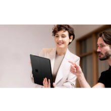 تبلت 13 اینچی مایکروسافت مدل Surface Pro 10-Core Ultra 7 165U ظرفیت 1 ترابایت و رم 64 گیگابایت به همراه کیبورد Surface Pro Copilot و قلم Slim Pen 2